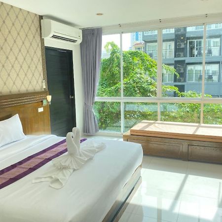 Nj Patong Hotel Екстер'єр фото