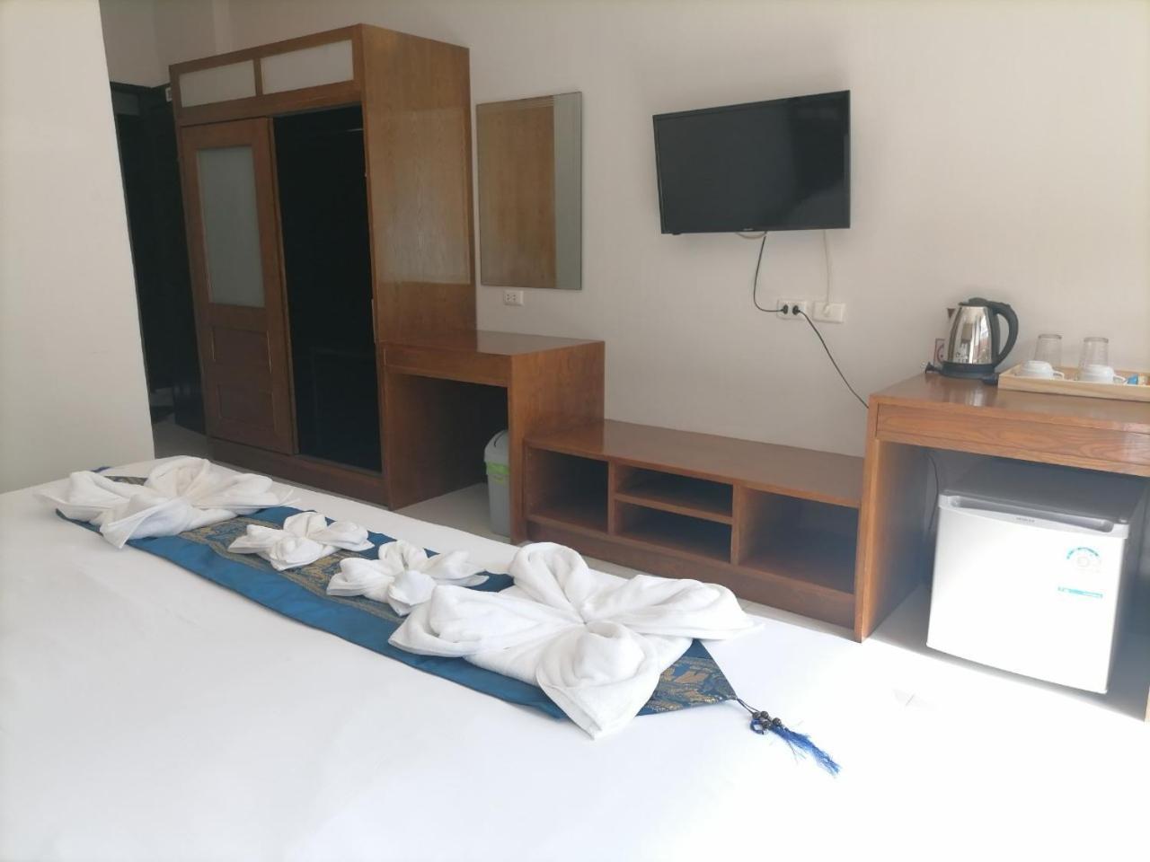 Nj Patong Hotel Екстер'єр фото