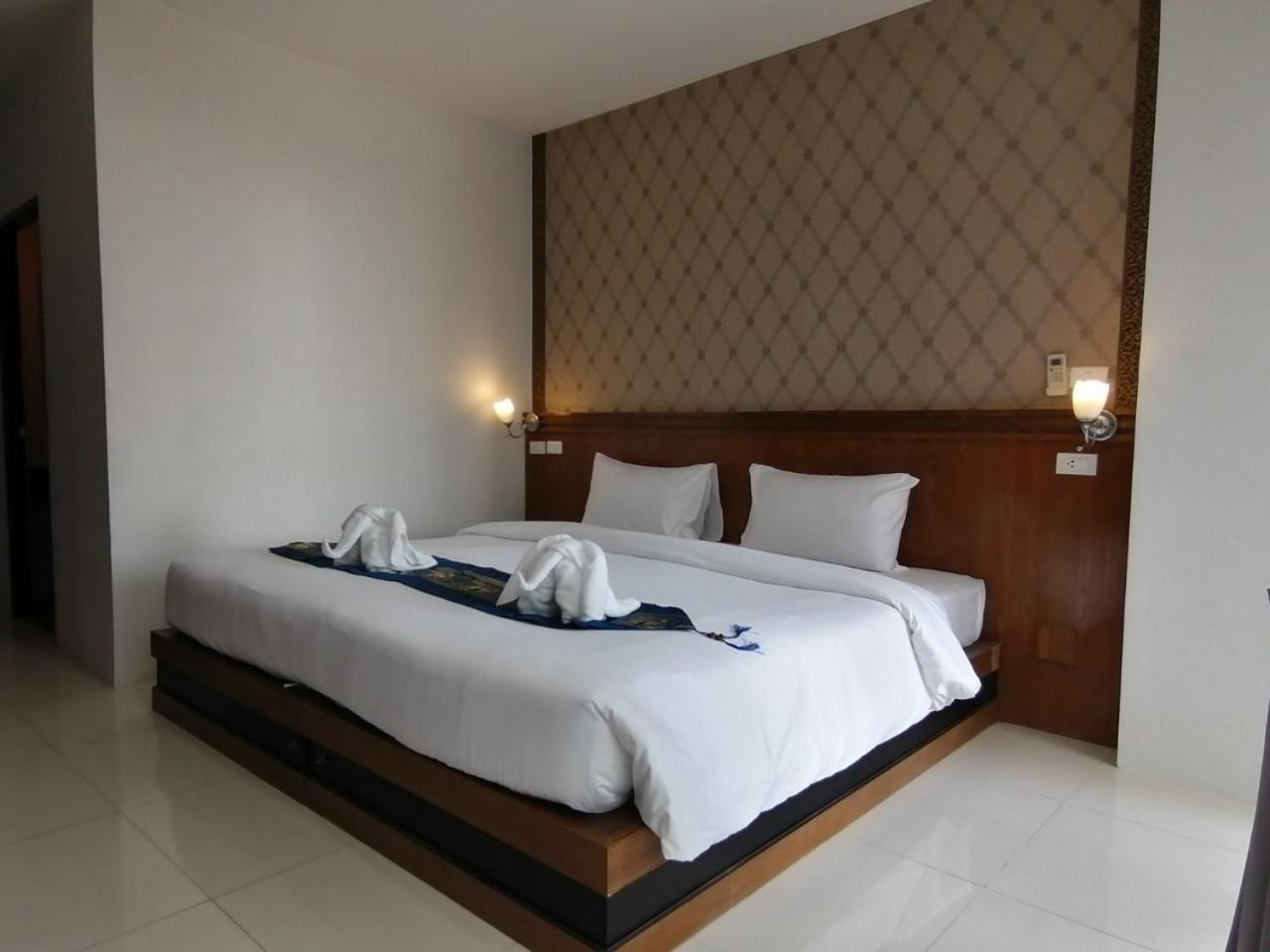Nj Patong Hotel Екстер'єр фото