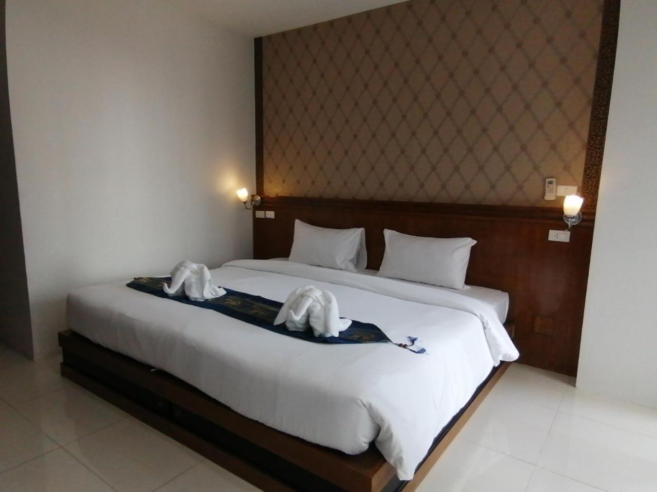 Nj Patong Hotel Екстер'єр фото