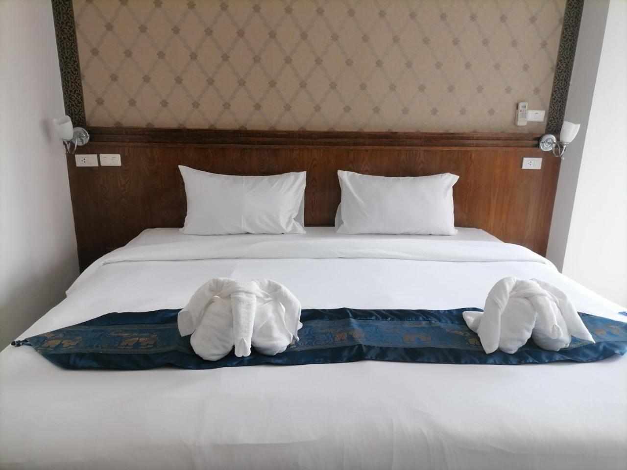 Nj Patong Hotel Екстер'єр фото