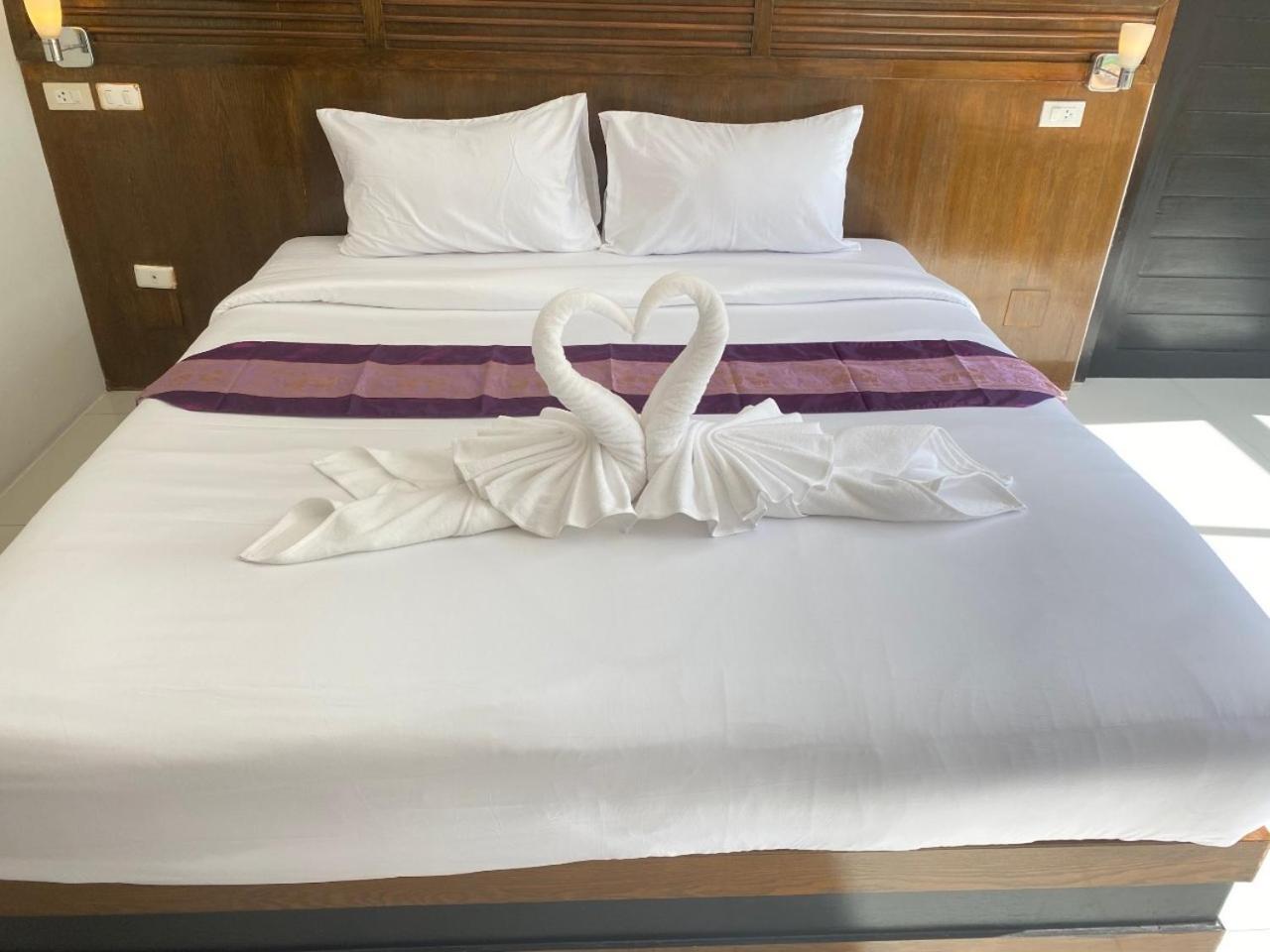 Nj Patong Hotel Екстер'єр фото