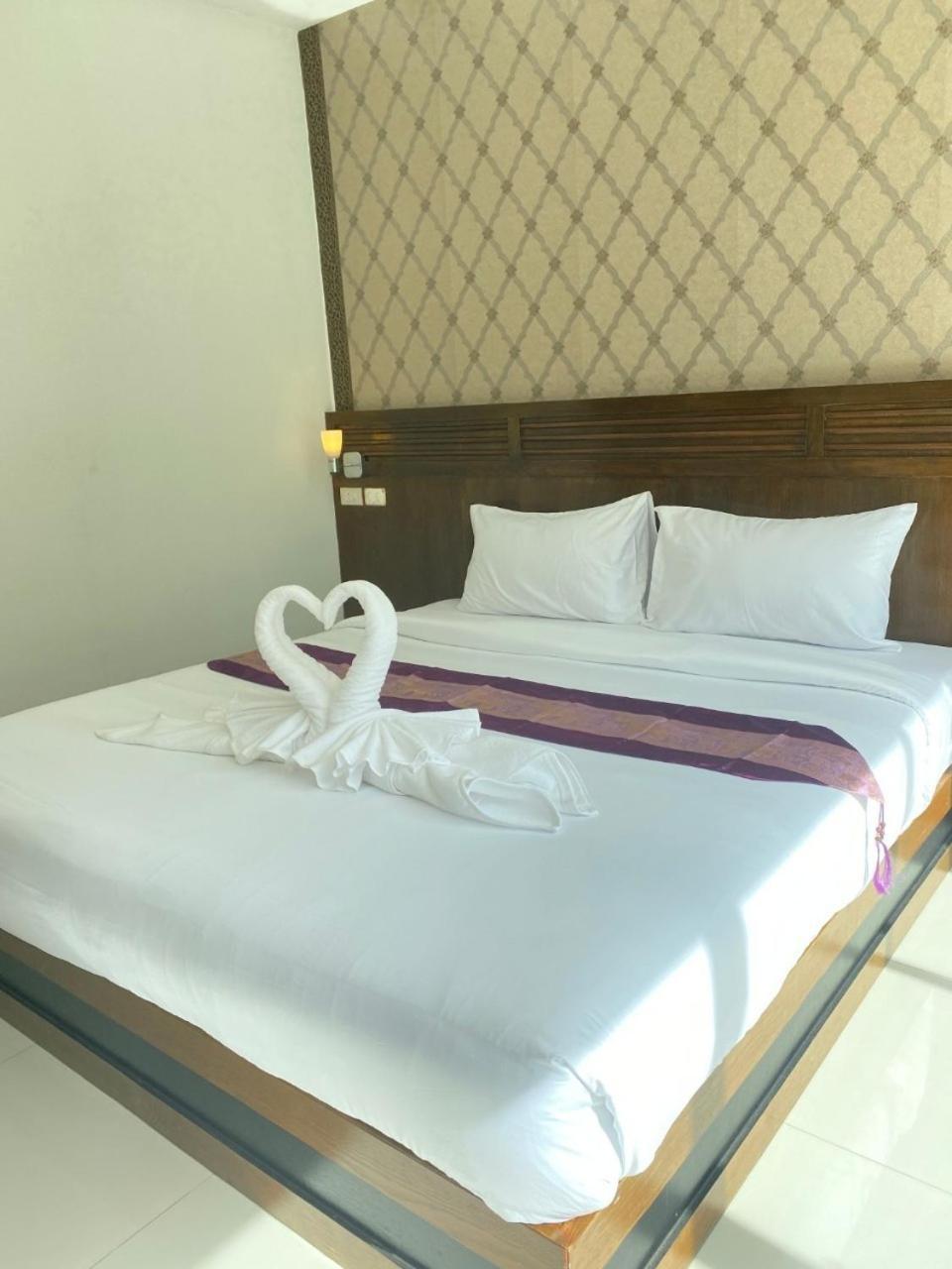 Nj Patong Hotel Екстер'єр фото