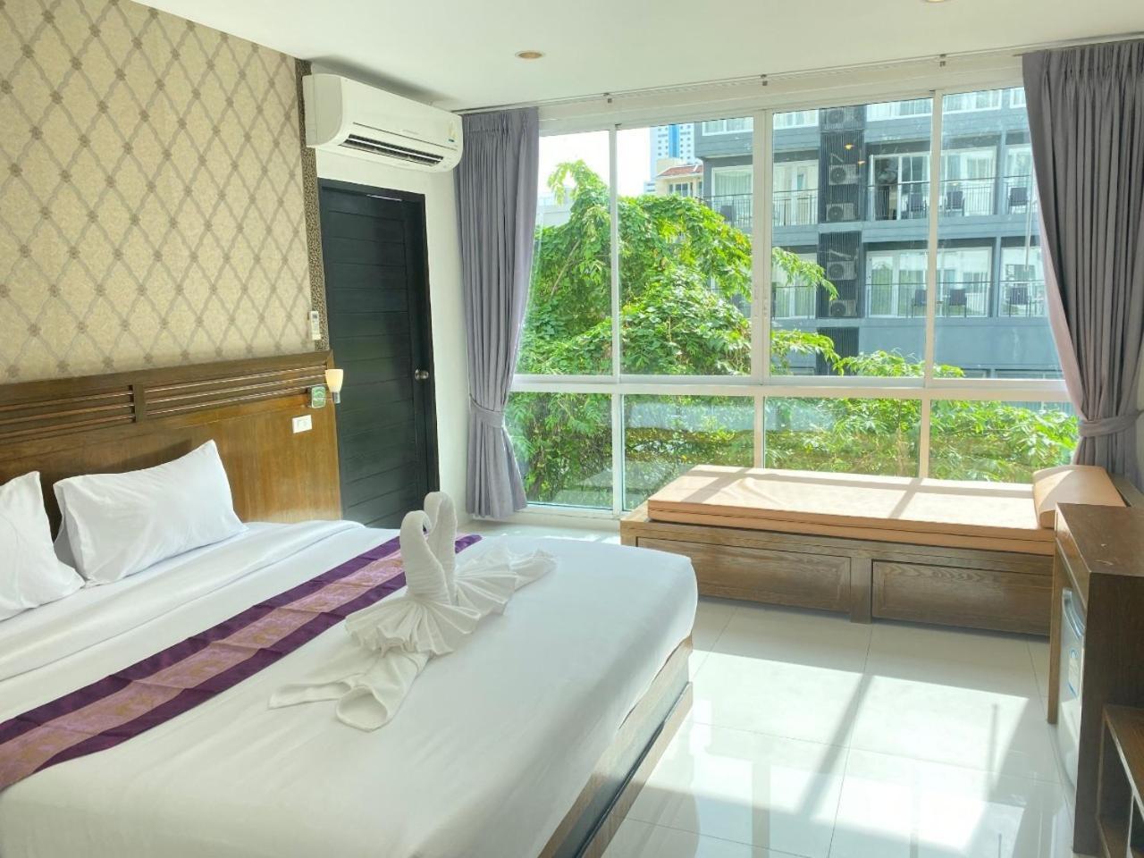 Nj Patong Hotel Екстер'єр фото