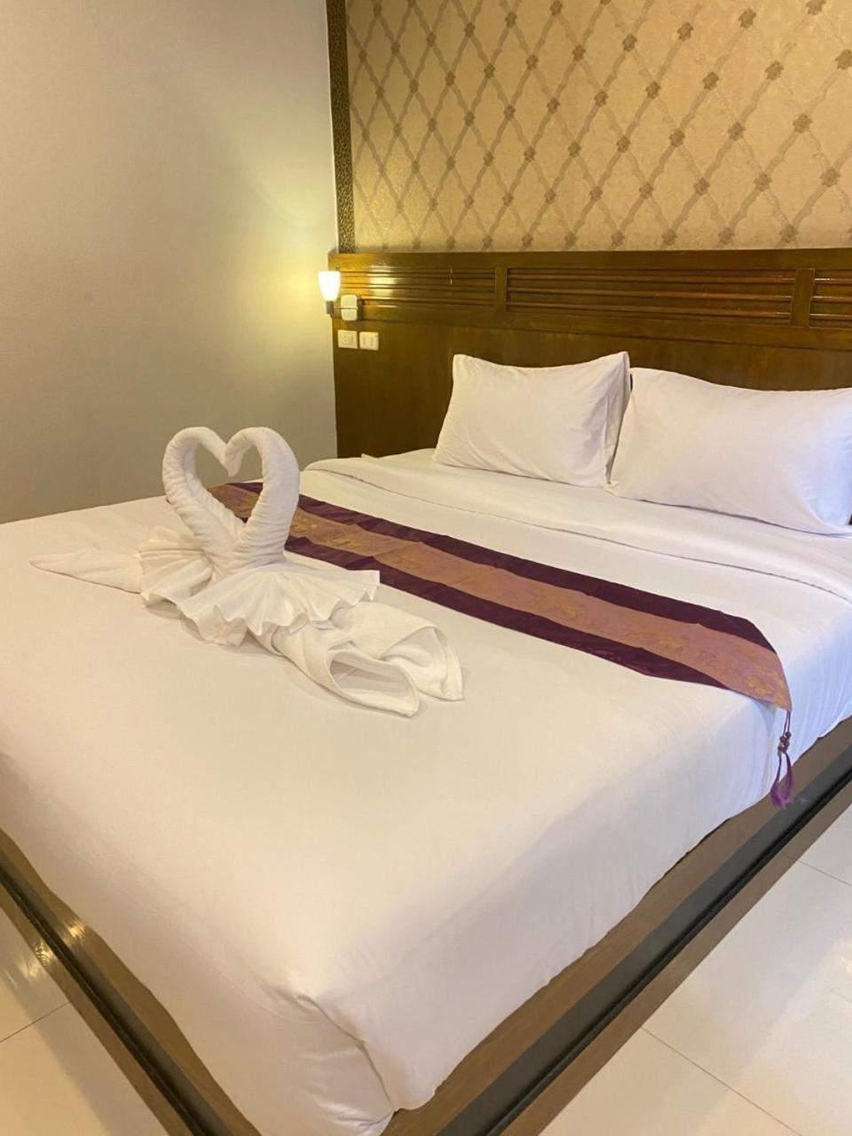 Nj Patong Hotel Екстер'єр фото