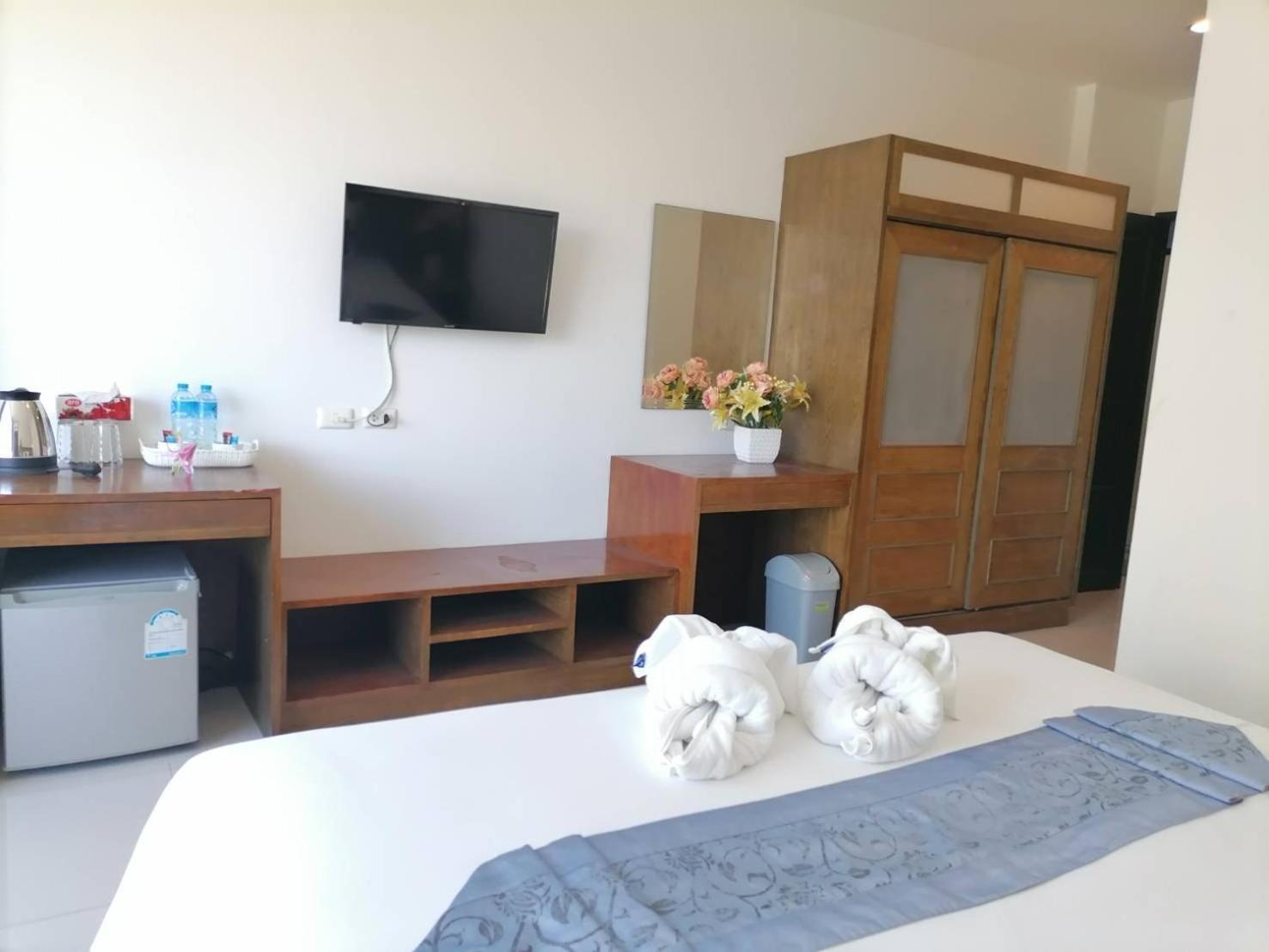 Nj Patong Hotel Екстер'єр фото