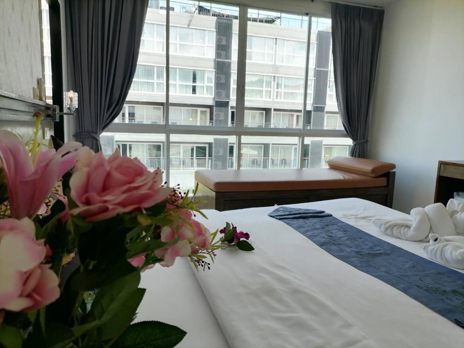 Nj Patong Hotel Екстер'єр фото