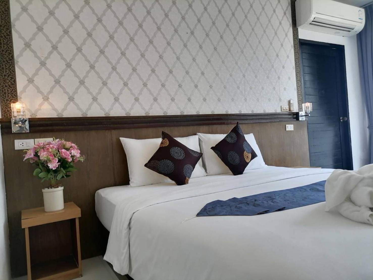 Nj Patong Hotel Екстер'єр фото