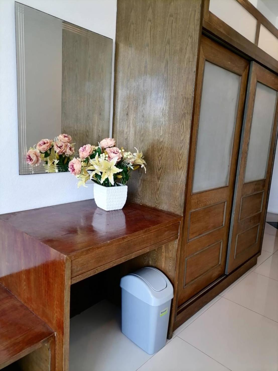 Nj Patong Hotel Екстер'єр фото