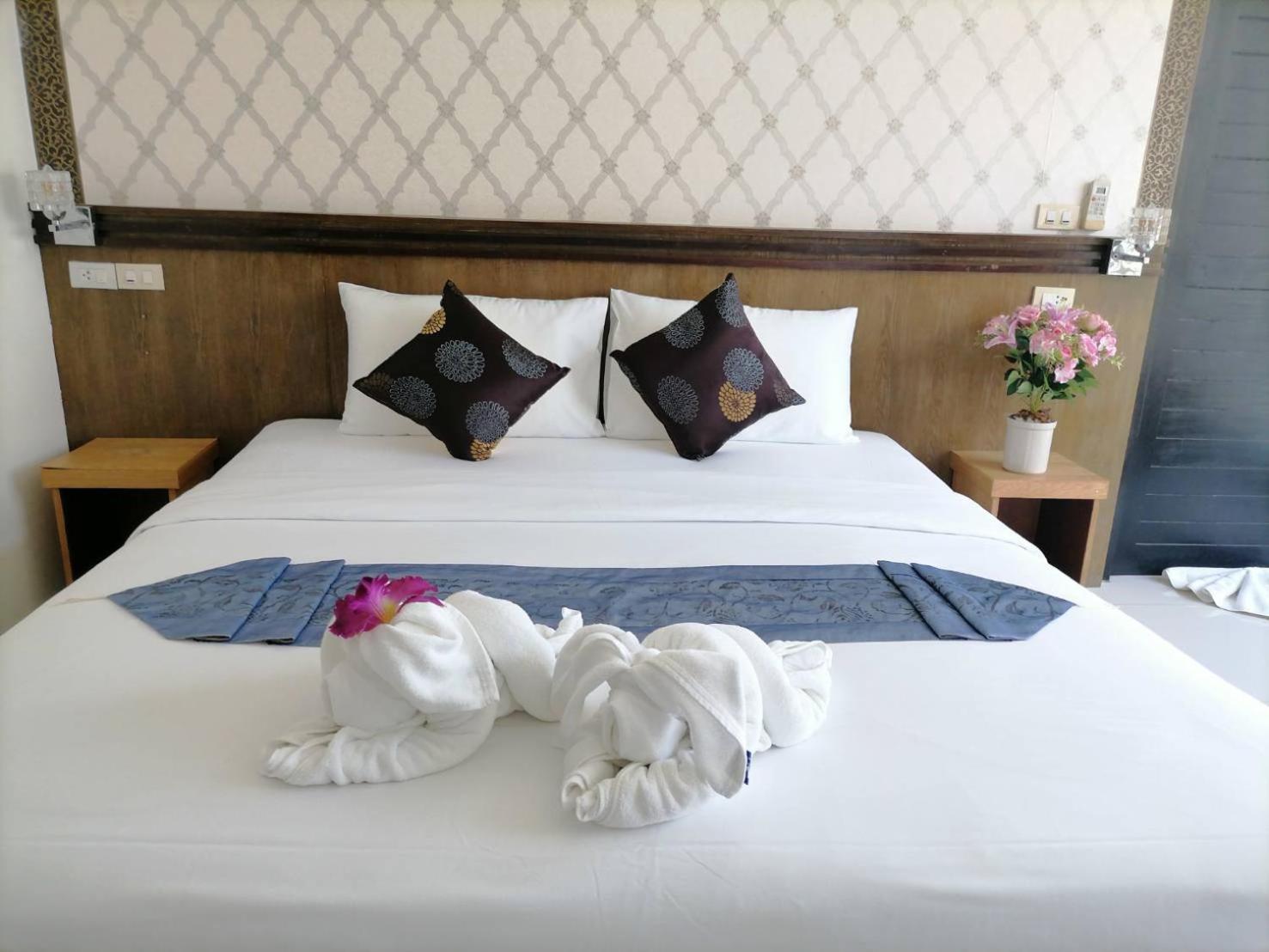 Nj Patong Hotel Екстер'єр фото