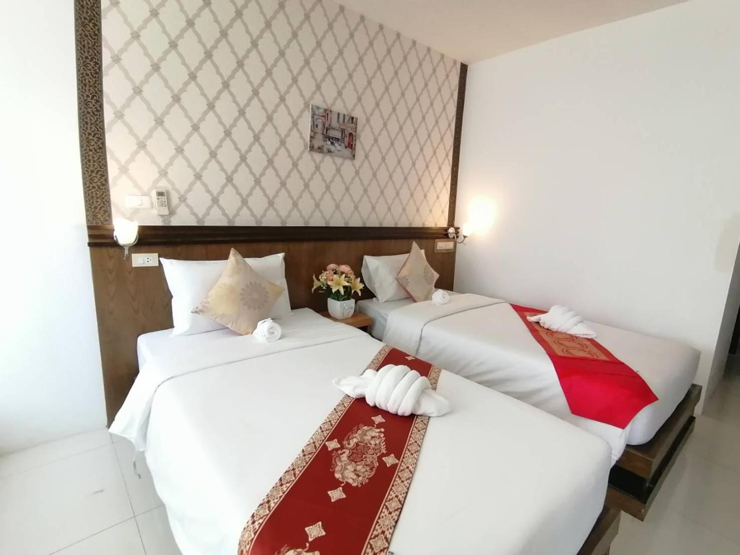 Nj Patong Hotel Екстер'єр фото