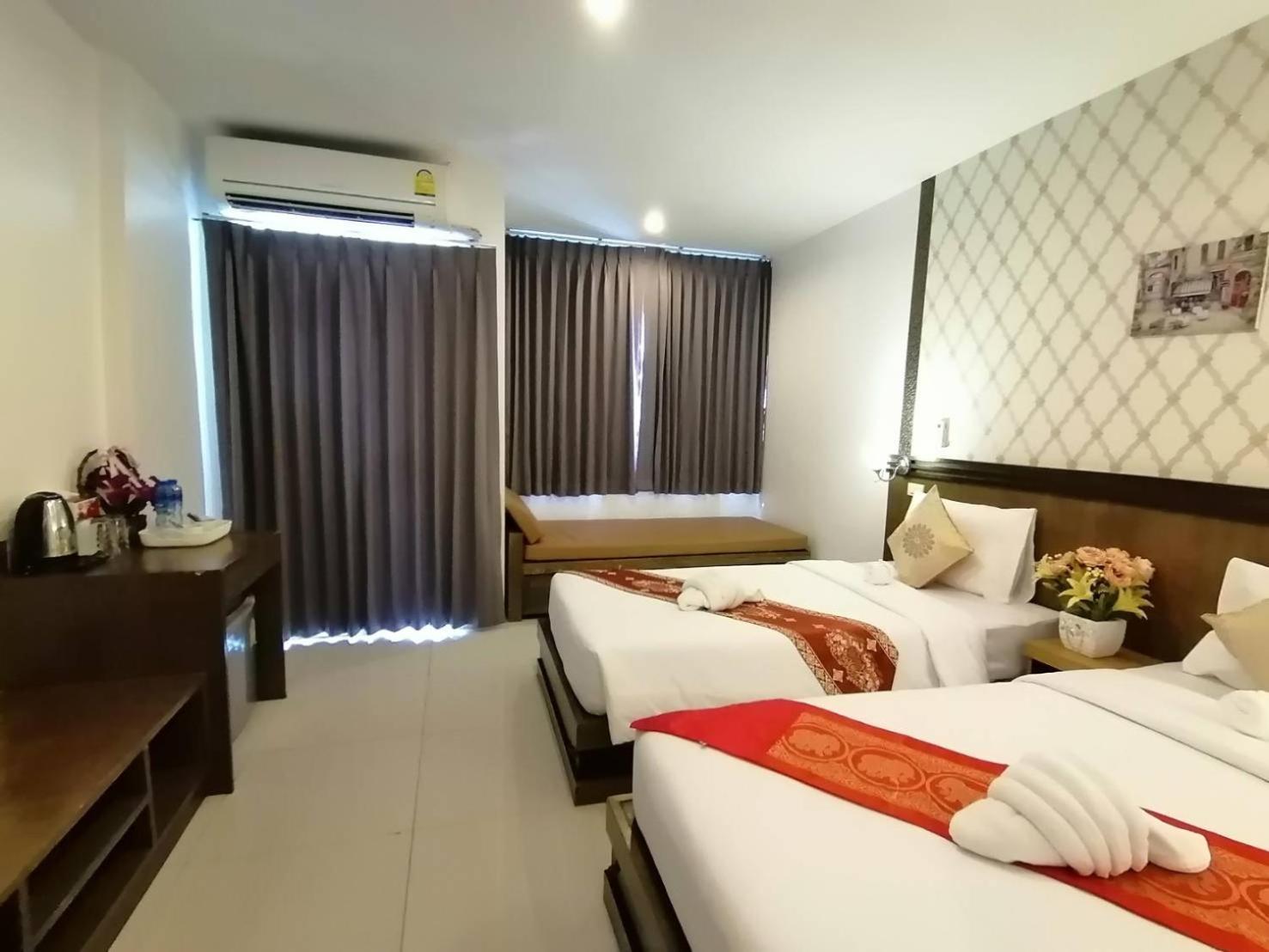 Nj Patong Hotel Екстер'єр фото