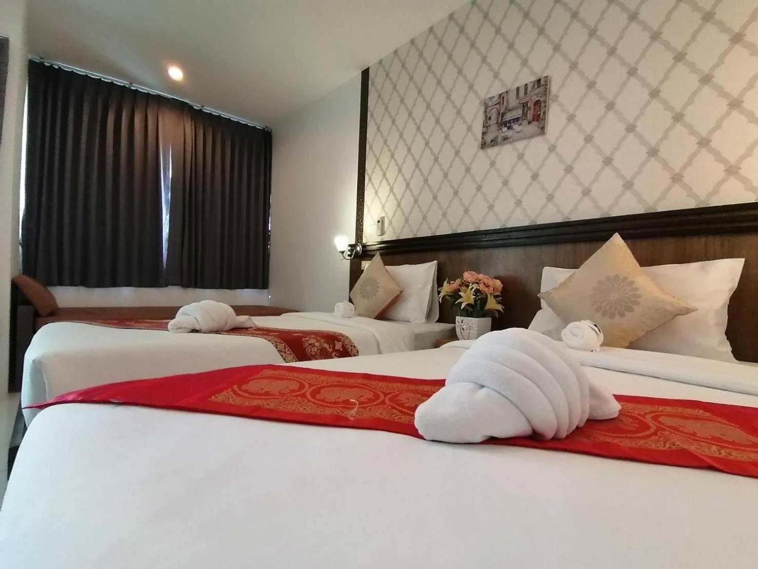 Nj Patong Hotel Екстер'єр фото