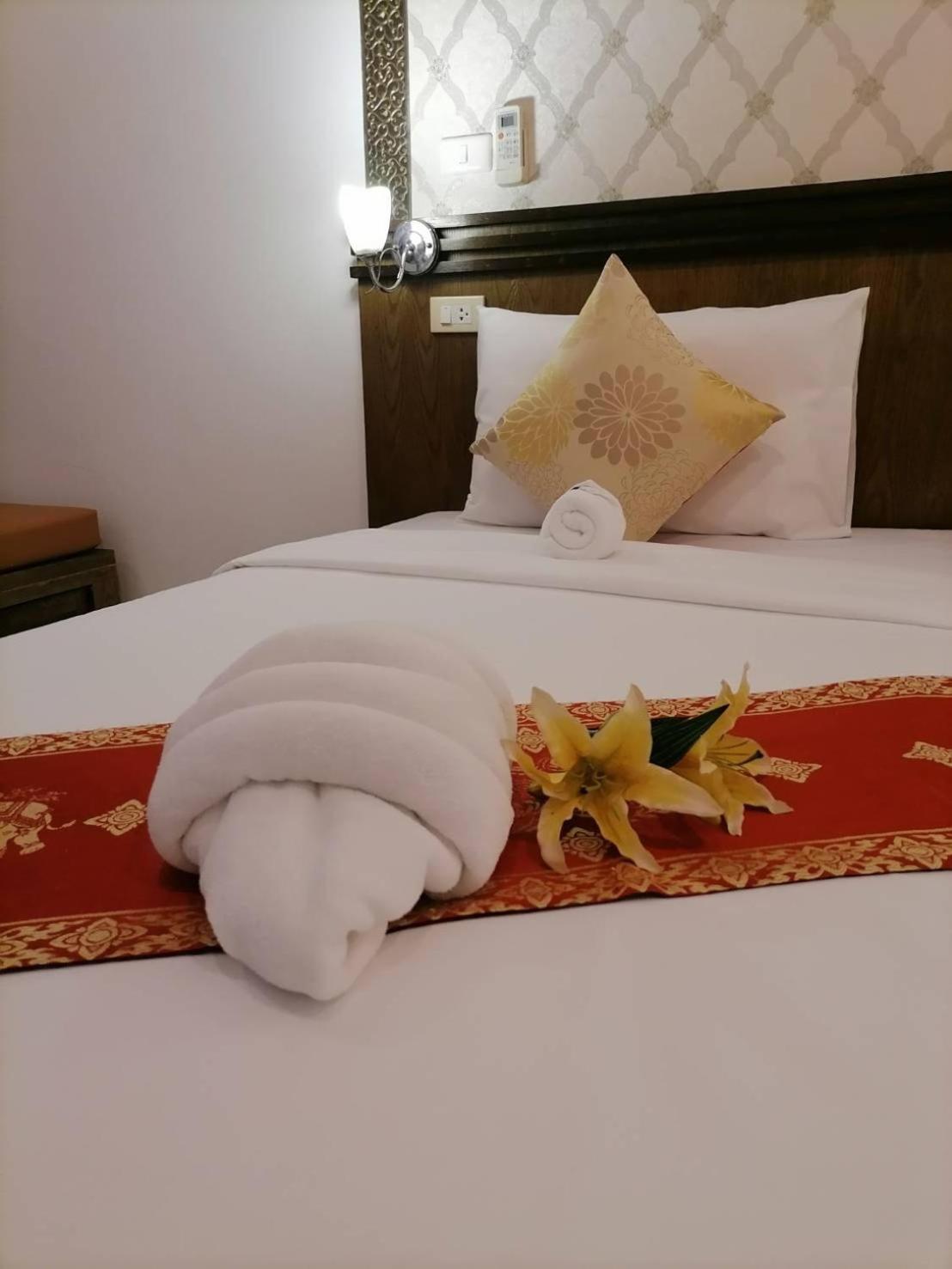 Nj Patong Hotel Екстер'єр фото